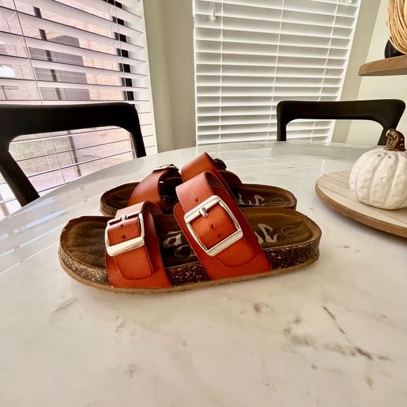 Kids- Birkenstock inspired brown sandals- Size 1 - Picture 4 of 4